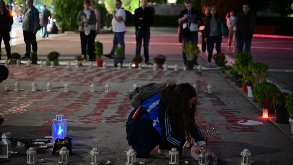 Συγκέντρωση στο Σύνταγμα κατά της τροπολογίας για το μνημείο του Αγνώστου Στρατιώτη Συγκέντρωση στο Σύνταγμα κατά της τροπολογίας για το μνημείο του Αγνώστου Στρατιώτη