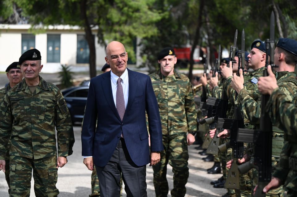 ΕΠΙΣΚΕΨΗ ΥΠΟΥΡΓΟΥ ΕΘΝΙΚΗΣ ΑΜΥΝΑΣ ΝΙΚΟΥ ΔΕΝΔΙΑ ΣΤΟ ΕΡΓΟΣΤΑΣΙΟ ΠΑΡΑΓΩΓΗΣ DRONES (306 EBT) ΣΤΙΣ ΑΧΑΡΝΕΣ (ΓΡ. ΤΥΠΟΥ ΥΠ. ΕΘΝΙΚΗΣ ΑΜΥΝΑΣ/EUROKINISSI)