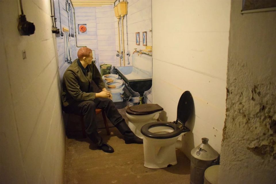 bunker-toilet-a.jpg