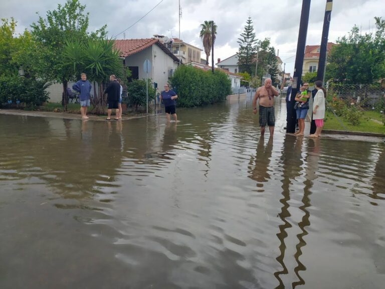Μεσολόγγι: Ποτάμια οι δρόμοι από την κακοκαιρία Μεσολόγγι: Ποτάμια οι δρόμοι από την κακοκαιρία