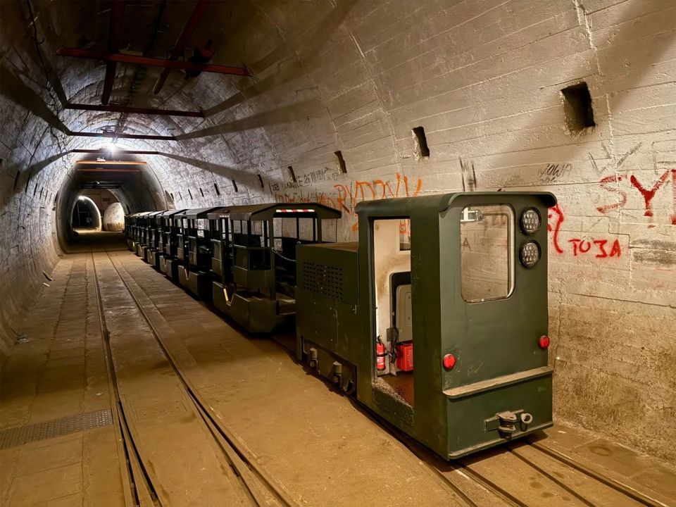 underground-electric-train-in-the-tunnels-a.jpg
