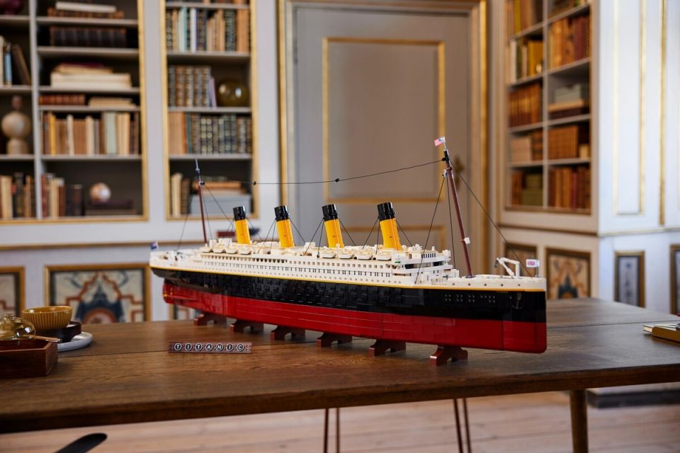 lego-icons-titanic.jpg