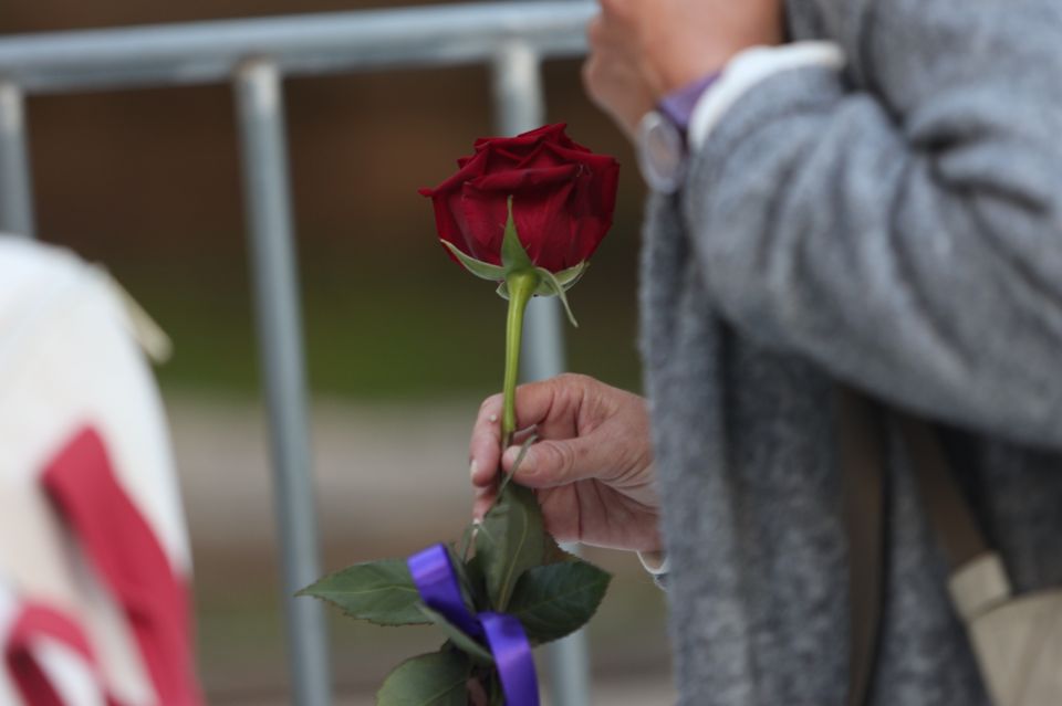[381416] ΛΑΪΚΟ ΠΡΟΣΚΥΝΗΜΑ ΣΤΟ ΠΑΡΕΚΚΛΗΣΙ ΤΗΣ ΜΗΤΡΟΠΟΛΗΣ ΑΘΗΝΩΝ ΓΙΑ ΤΟΝ ΔΙΟΝΥΣΗ ΣΑΒΒΟΠΟΥΛΟ (ΓΙΑΝΝΗΣ ΠΑΝΑΓΟΠΟΥΛΟΣ / EUROKINISSI)