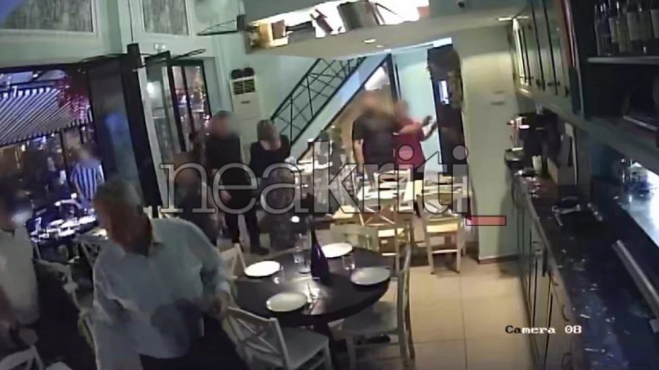 Επίθεση απο κουκουλοφόρους δέχθηκε ο Μάκης Βορίδης στο Ηράκλειο της Κρήτης Επίθεση απο κουκουλοφόρους δέχθηκε ο Μάκης Βορίδης στο Ηράκλειο της Κρήτης