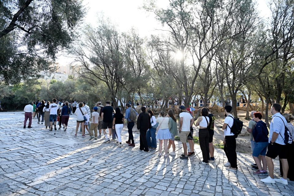 Ουρές επισκεπτών στον αρχαιολογικό χώρο της Ακρόπολης ανήμερα της 28ης Οκτωβρίου Ουρές επισκεπτών στον αρχαιολογικό χώρο της Ακρόπολης ανήμερα της 28ης Οκτωβρίου