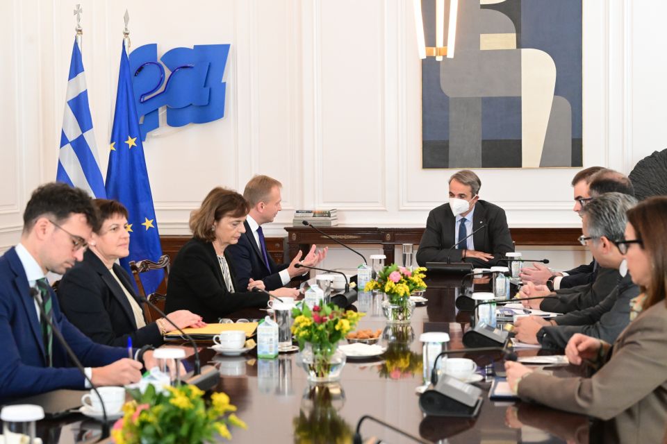 [381566] ΣΥΝΑΝΤΗΣΗ ΤΟΥ ΠΡΩΘΥΠΟΥΡΓΟΥ ΚΥΡΙΑΚΟΥ ΜΗΤΣΟΤΑΚΗ ΜΕ ΤΟΝ ΕΥΡΩΠΑΙΟ ΕΠΙΤΡΟΠΟ PIOTR SERAFIN (TATIANA ΜΠΟΛΑΡΗ/EUROKINISSI)