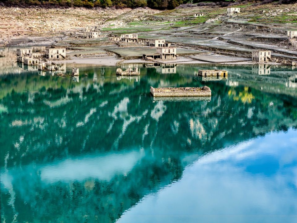 ΠΑΡΑ ΤΙΣ ΒΡΟΧΟΠΤΩΣΕΙΣ Η ΛΙΜΝΗ ΤΟΥ ΦΡΑΓΜΑΤΟΣ ΤΟΥ ΜΟΡΝΟΥ ΑΠΟ ΤΟ ΟΠΟΙΟ ΕΞΑΣΦΑΛΙΖΕΙ ΤΗΝ ΠΑΡΟΧΗ ΝΕΡΟΥ Η ΑΘΗΝΑ ΒΡΙΣΚΕΤΑΙ ΣΕ ΧΑΜΗΛΑ ΕΠΙΠΕΔΑ. ΛΗΨΗ ΜΕ DRONE. ΦΩΤΟΓΡΑΦΙΑ ΑΝΤΩΝΗΣ ΝΙΚΟΛΟΠΟΥΛΟΣ/EUROKINISSI