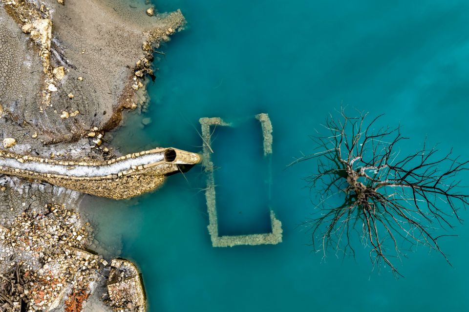 ΠΑΡΑ ΤΙΣ ΒΡΟΧΟΠΤΩΣΕΙΣ Η ΛΙΜΝΗ ΤΟΥ ΦΡΑΓΜΑΤΟΣ ΤΟΥ ΜΟΡΝΟΥ ΑΠΟ ΤΟ ΟΠΟΙΟ ΕΞΑΣΦΑΛΙΖΕΙ ΤΗΝ ΠΑΡΟΧΗ ΝΕΡΟΥ Η ΑΘΗΝΑ ΒΡΙΣΚΕΤΑΙ ΣΕ ΧΑΜΗΛΑ ΕΠΙΠΕΔΑ. ΛΗΨΗ ΜΕ DRONE. ΦΩΤΟΓΡΑΦΙΑ ΑΝΤΩΝΗΣ ΝΙΚΟΛΟΠΟΥΛΟΣ/EUROKINISSI