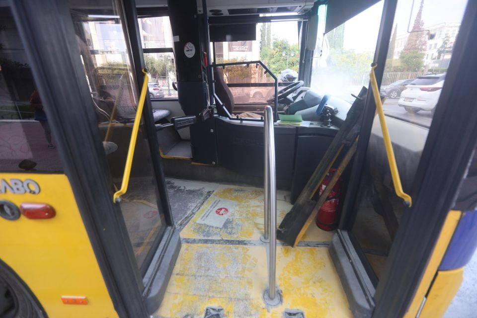 [381710] ΠΥΡΚΑΓΙΑ ΣΕ ΤΡΟΛΕΪ ΣΤΗΝ ΑΘΗΝΑ (ΓΙΑΝΝΗΣ ΠΑΝΑΓΟΠΟΥΛΟΣ/EUROKINISSI)