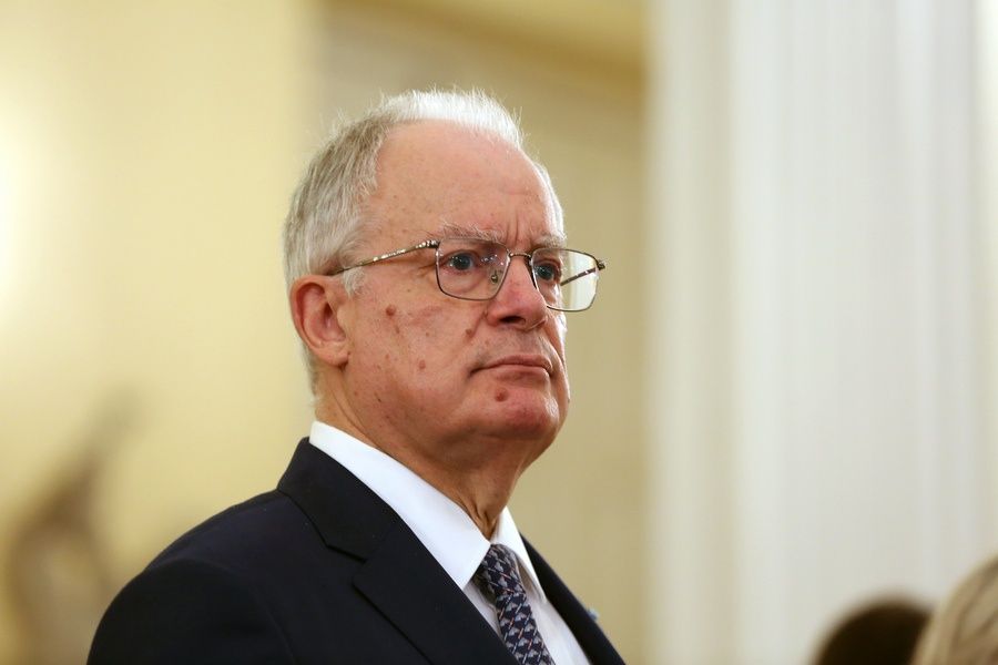 ΠΡΟΕΔΡΙΚΟ ΜΕΓΑΡΟ ΤΕΛΕΤΗ ΕΠΙΔΟΣΗΣ ΔΙΑΠΙΣΤΕΥΤΗΡΙΩΝ ΝΕΩΝ ΠΡΕΣΒΕΩΝ