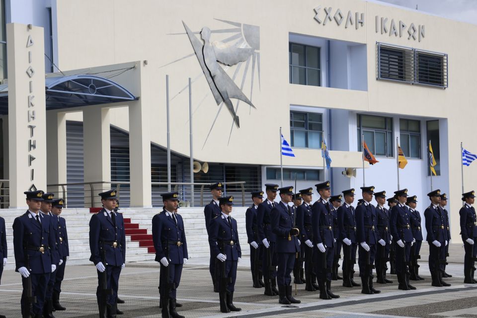 «Ο Κωνσταντίνος Τασούλας στη Σχολή Ικάρων: Μια Εντυπωσιακή Γιορτή της Πολεμικής Αεροπορίας» 1 Tasoulas sto Tatoi