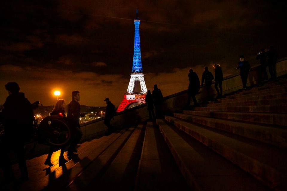 Παρίσι: Εκδηλώσεις μνήμης για τα 10 χρόνια από τις τρομοκρατικές επιθέσεις της 13ης Νοεμβρίου France Paris Attacks