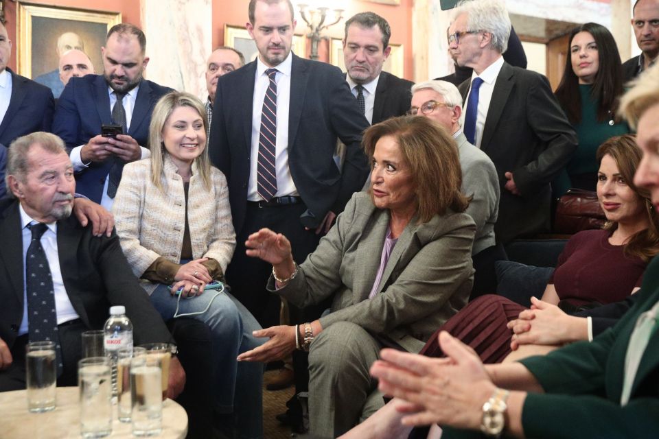 [382029] ΣΥΝΑΝΤΗΣΗ ΤΟΥ ΠΡΩΘΥΠΟΥΡΓΟΥ ΚΥΡΙΑΚΟΥ ΜΗΤΣΟΤΑΚΗ ΜΕ ΒΟΥΛΕΥΤΕΣ ΤΗΣ ΝΔ ΣΤΟ ΕΝΤΕΥΚΤΗΡΙΟ ΤΗΣ ΒΟΥΛΗΣ (ΓΙΑΝΝΗΣ ΠΑΝΑΓΟΠΟΥΛΟΣ/EUROKINISSI)