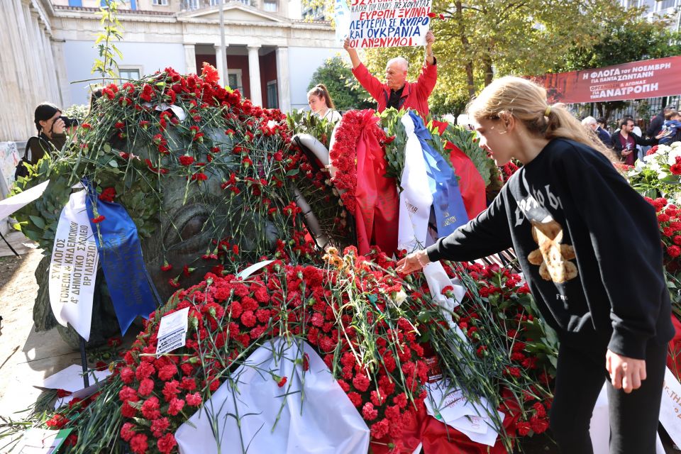 Πολυτεχνείο: Με τη μεγάλη πορεία στην αμερικανική πρεσβεία κορυφώνονται οι εκδηλώσεις