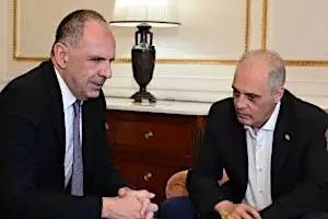 Σκληρή κριτική Γεραπετρίτη σε Βελόπουλο στη Βουλή: «Λαϊκίστικος λόγος που χαϊδεύει αυτιά»