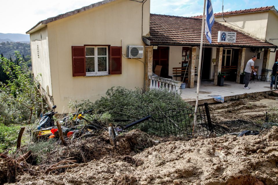 ΚΑΤΑΣΤΡΟΦΕΣ ΣΤΗ ΚΕΡΚΥΡΑ ΑΠΟ ΤΗ ΚΑΚΟΚΑΙΡΙΑ (ΚΩΣΤΑΣ ΚΟΥΣΟΥΝΗΣ / EUROKINISSI)