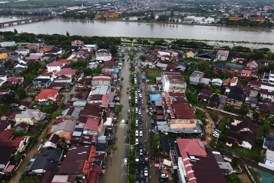 Heavy rains trigger deadlly floods and landslides in Sumatra