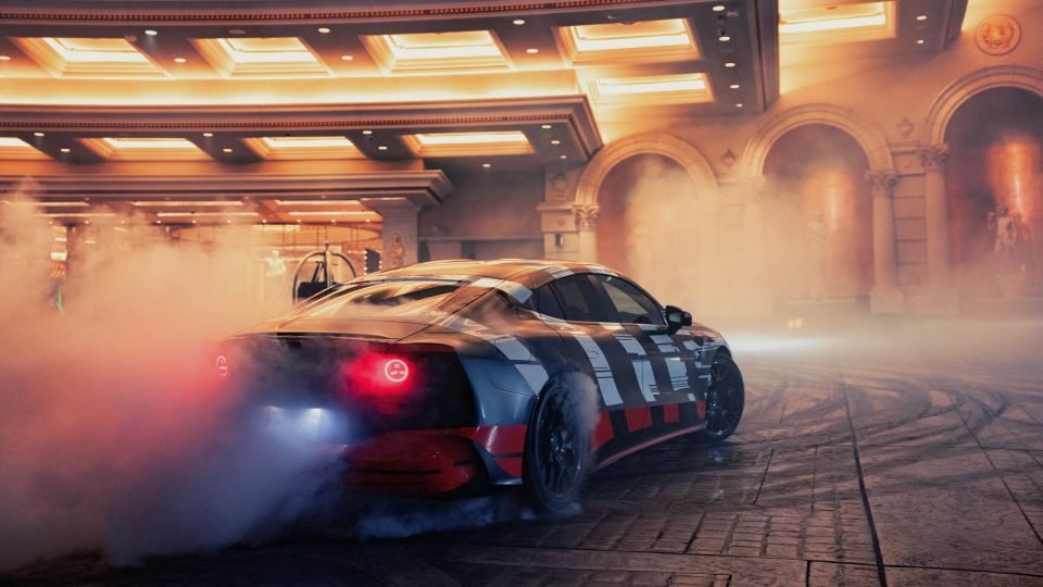 Eine atemberaubende Las-Vegas-Premiere fΓΌr eine neue Dimension der Performance mit Brad Pitt, George Russell und dem kommenden Mercedes-AMG GT 4-TΓΌrer CoupΓ© Built to excite: A stunning Las Vegas premiere for a new dimension of performance with Brad Pit