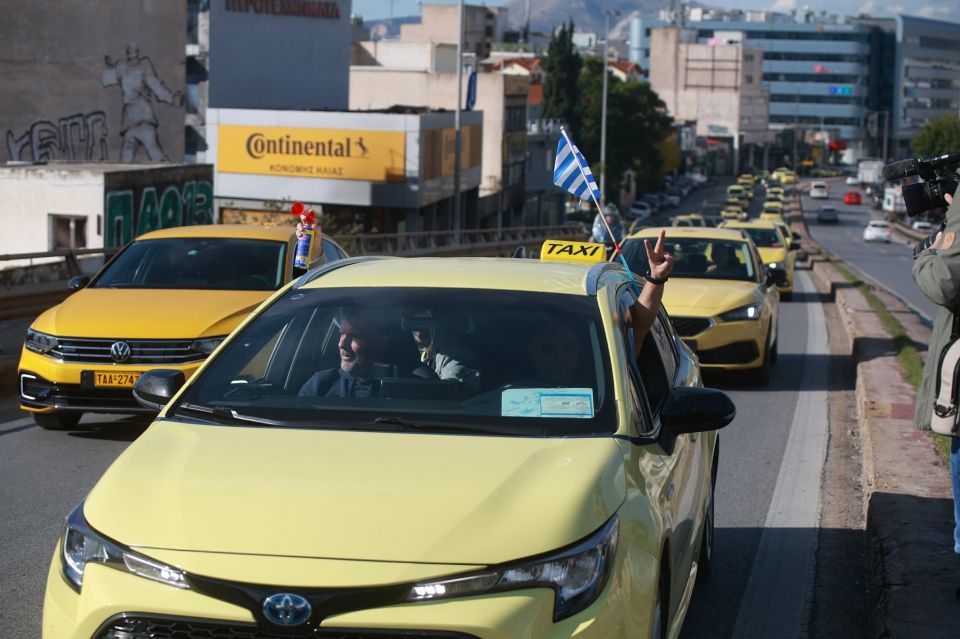 Κινητοποίηση οδηγών ταξί – Πορείες σε Αθήνα, Θεσσαλονίκη και άλλες πόλεις