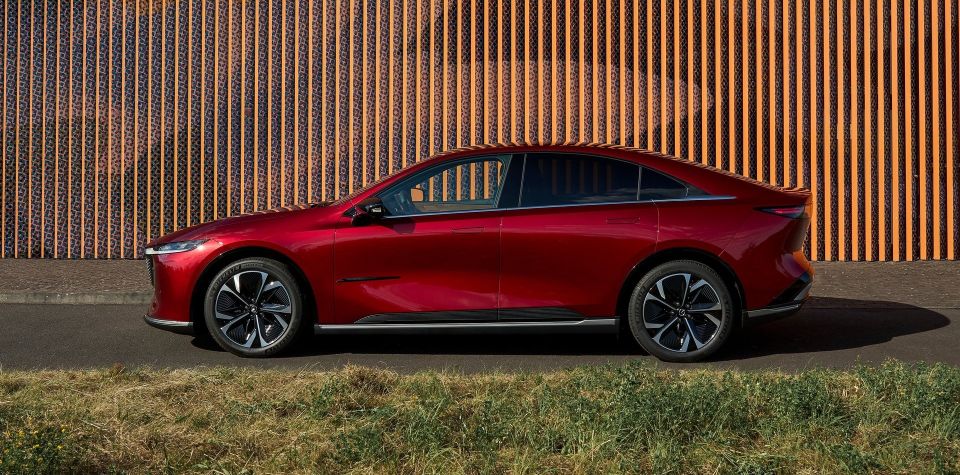 Το Mazda 6e είναι ηλεκτρικό νέας γενιάς