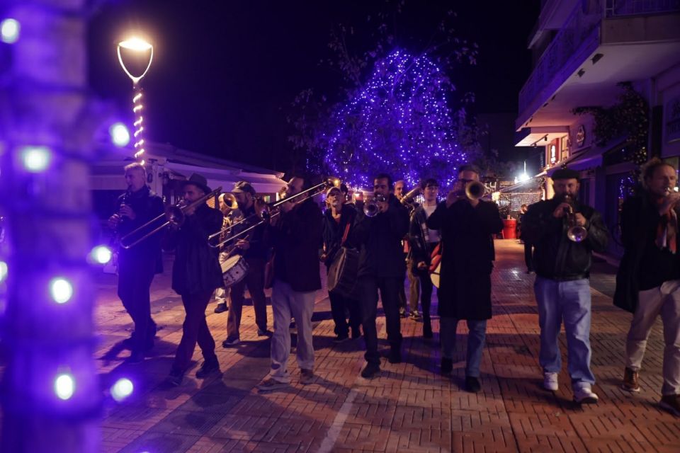 Δήμος Βάρης, Βούλας, Βουλιαγμένης: Εντυπωσιακή φωταγώγηση του χριστουγεννιάτικου δέντρου