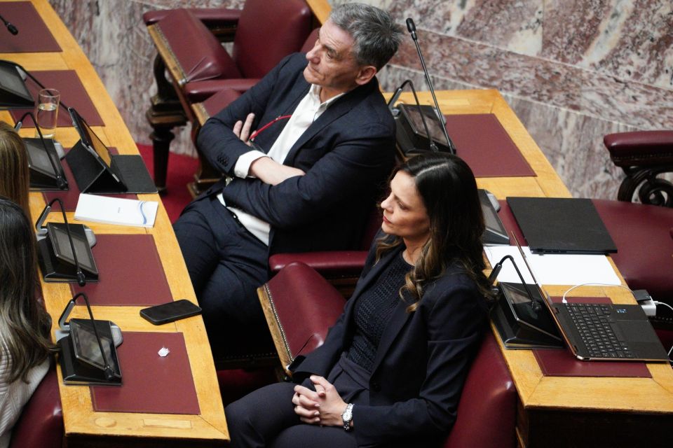 tsakalotos axtsioglou vouli