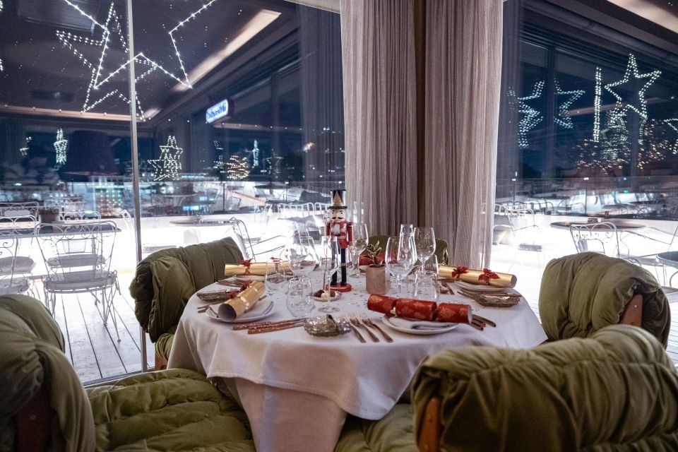 new-hotel-art-lounge-festive-table2.jpg