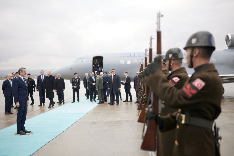 mitsotakis agkyra afixi