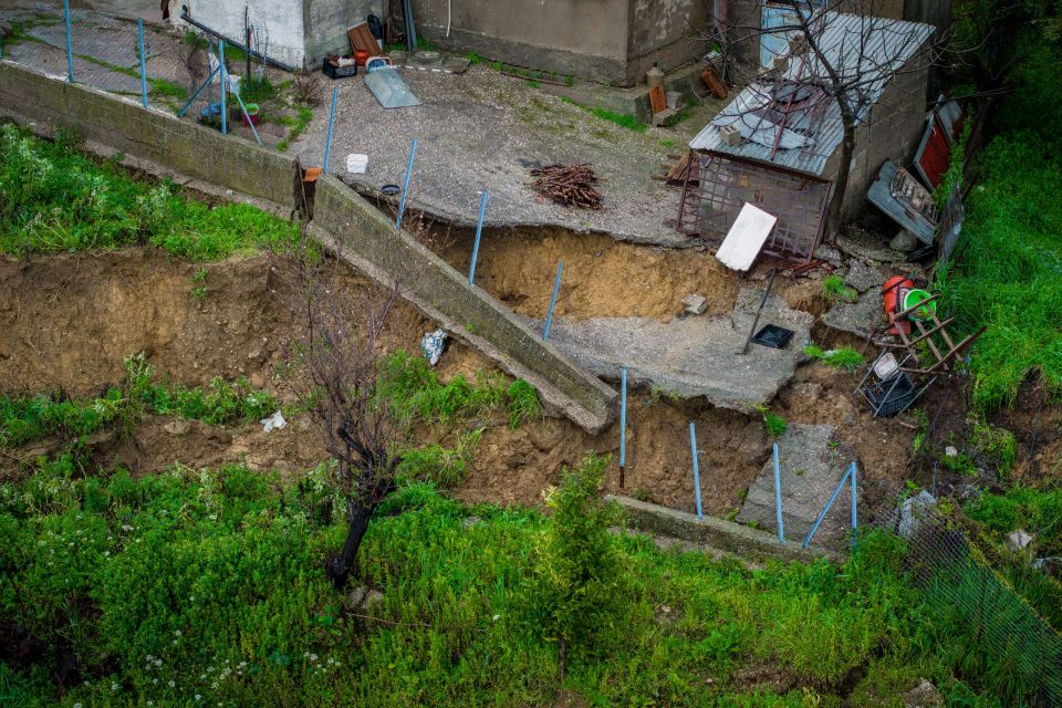 ΚΑΘΙΖΗΣΗ ΚΑΤΟΛΙΣΘΗΣΗ ΜΑΖΑΡΑΚΙ ΗΛΕΙΑΣ