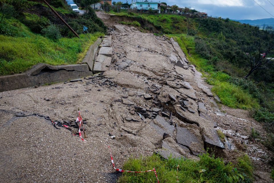 ΚΑΤΟΛΙΣΘΗΣΗ ΚΑΘΙΖΗΣΗ ΚΑΚΟΚΑΙΡΙΑ ΜΑΖΑΡΑΚΙ ΗΛΕΙΑΣ