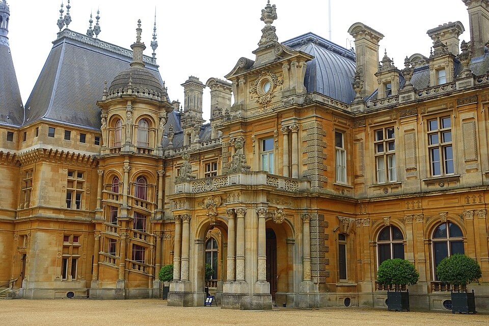 entryway-waddesdonmanor-buckinghamshireengland-dsc07600.jpg