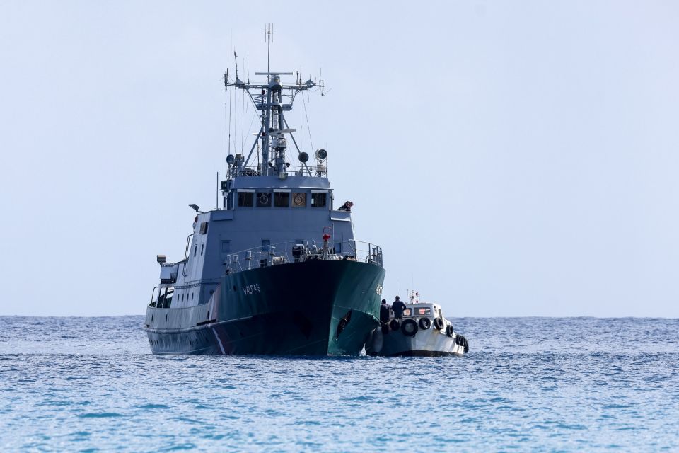 [384875] ΝΑΥΑΓΙΟ ΜΕ ΝΕΚΡΟΥΣ ΜΕΤΑΝΑΣΤΕΣ ΑΝΟΙΚΤΑ ΤΩΝ ΚΑΛΩΝ ΛΙΜΕΝΩΝ ΚΡΗΤΗΣ. ΜΕΤΑΦΟΡΑ ΔΙΑΣΩΘΕΝΤΩΝ ΜΕΤΑΝΑΣΤΩΝ ΣΤΟ ΛΙΜΑΝΙ ΚΑΛΩΝ ΛΙΜΕΝΩΝ (ΣΤΕΦΑΝΟΣ ΡΑΠΑΝΗΣ / EUROKINISSI)