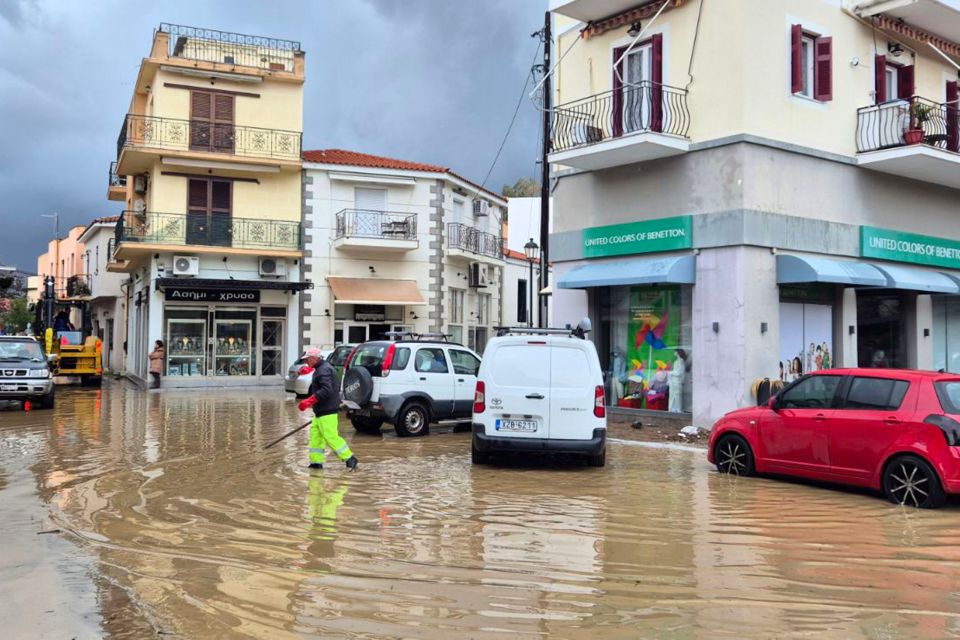 ΚΑΤΑΣΤΡΟΦΕΣ ΑΠΟ ΤΗΝ ΕΝΤΟΝΗ ΒΡΟΧΟΠΤΩΣΗ ΚΑΙ ΠΛΗΜΜΥΡΕΣ ΣΤΗ ΜΥΡΙΝΑ ΛΗΜΝΟΥ <br><br> IN TIME NEWS / LimnosLive