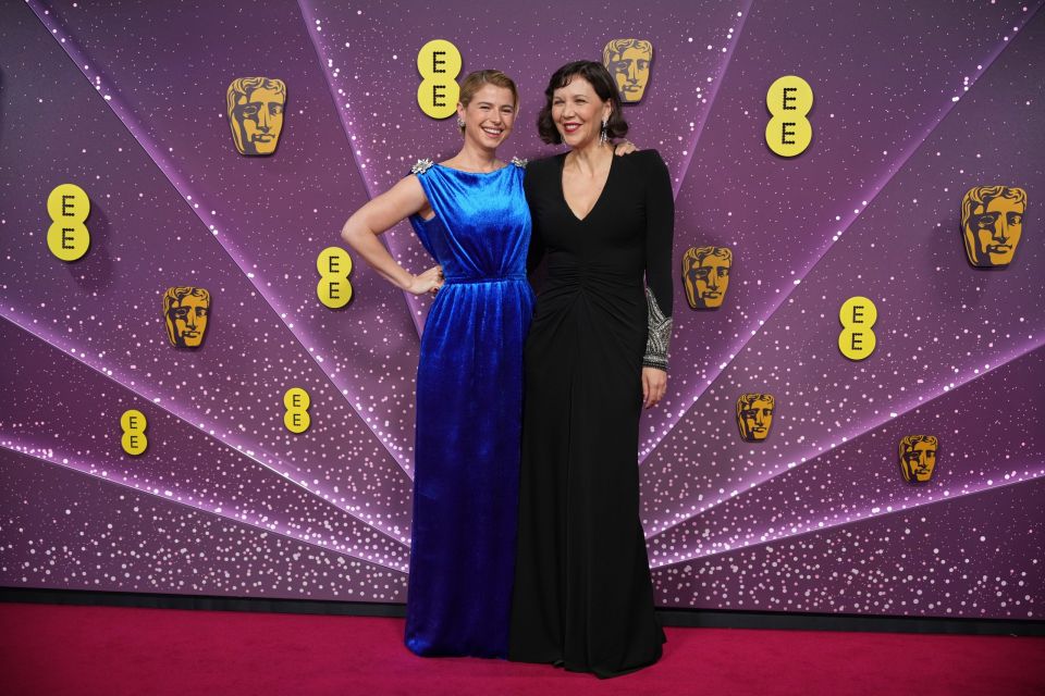 Jessie Buckley,Maggie Gyllenhaal