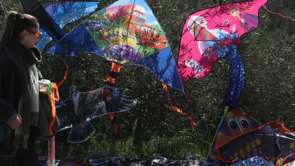 ΚΟΥΛΟΥΜΑ ΚΑΙ ΠΕΤΑΓΜΑ ΧΑΡΤΑΕΤΟΥ ΣΤΟY ΦΙΛΟΠΑΠΠΟΥ