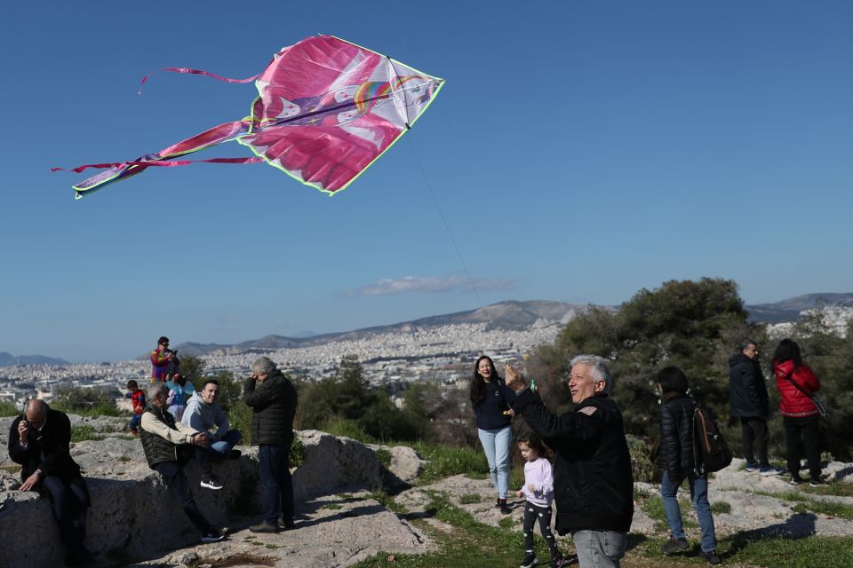 ΚΟΥΛΟΥΜΑ ΚΑΙ ΠΕΤΑΓΜΑ ΧΑΡΤΑΕΤΟΥ ΣΤΟY ΦΙΛΟΠΑΠΠΟΥ