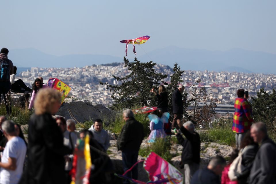 ΚΟΥΛΟΥΜΑ ΚΑΙ ΠΕΤΑΓΜΑ ΧΑΡΤΑΕΤΟΥ ΣΤΟY ΦΙΛΟΠΑΠΠΟΥ