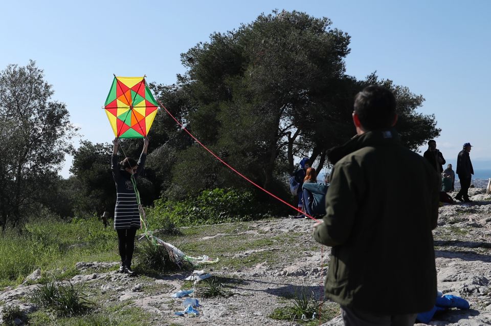 ΚΟΥΛΟΥΜΑ ΚΑΙ ΠΕΤΑΓΜΑ ΧΑΡΤΑΕΤΟΥ ΣΤΟY ΦΙΛΟΠΑΠΠΟΥ