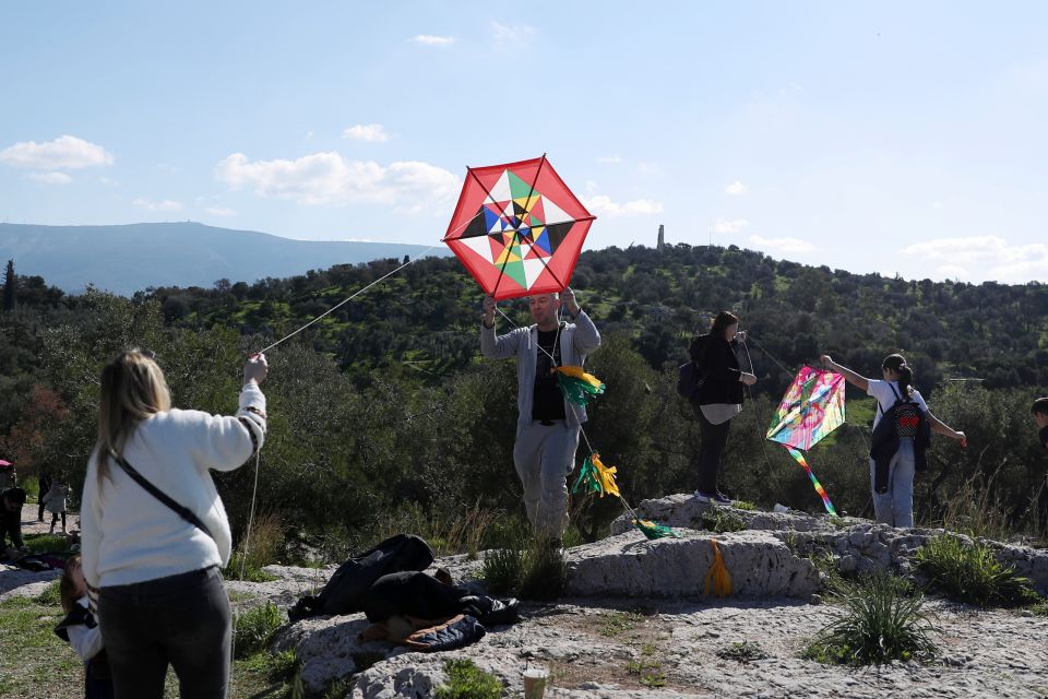 ΚΟΥΛΟΥΜΑ ΚΑΙ ΠΕΤΑΓΜΑ ΧΑΡΤΑΕΤΟΥ ΣΤΟY ΦΙΛΟΠΑΠΠΟΥ