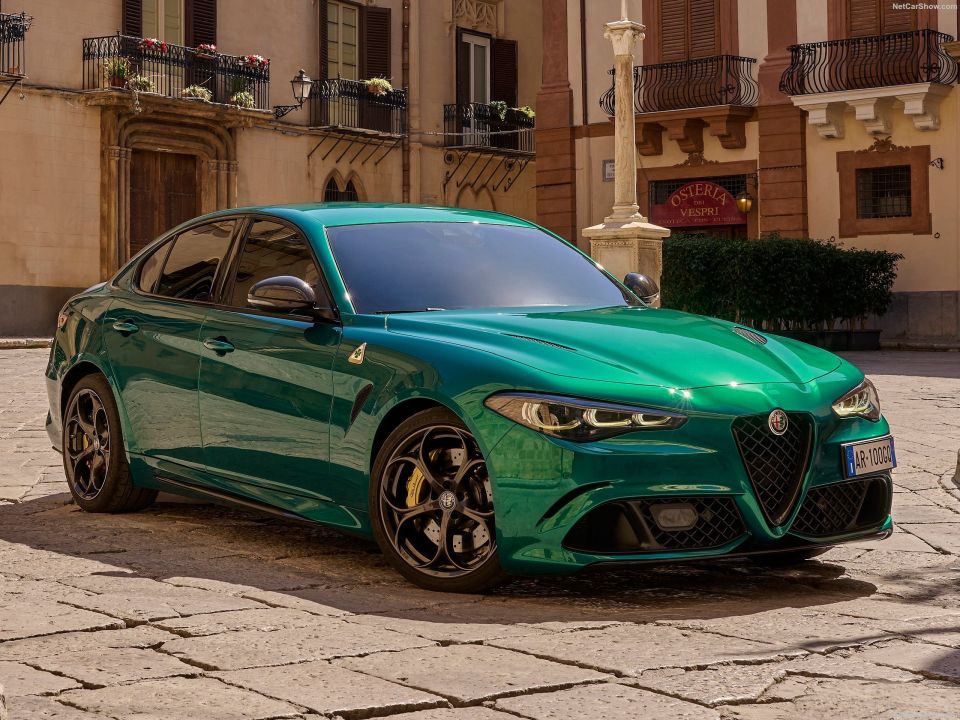 alfa-romeo-giulia-quadrifoglio-1.jpg