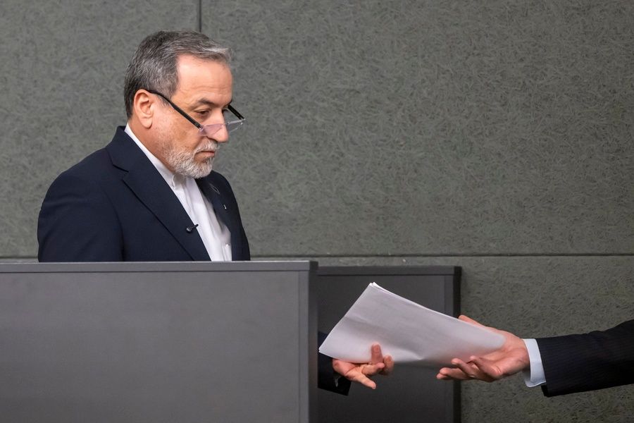 Abbas Araghchi, aragtsi