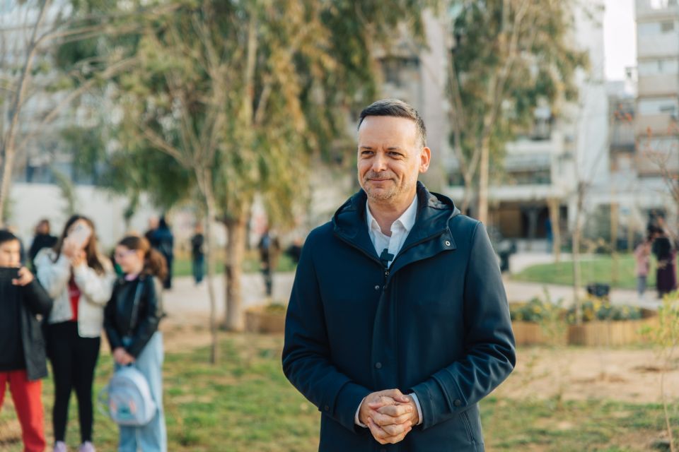 dimos athinaion xaris doukas