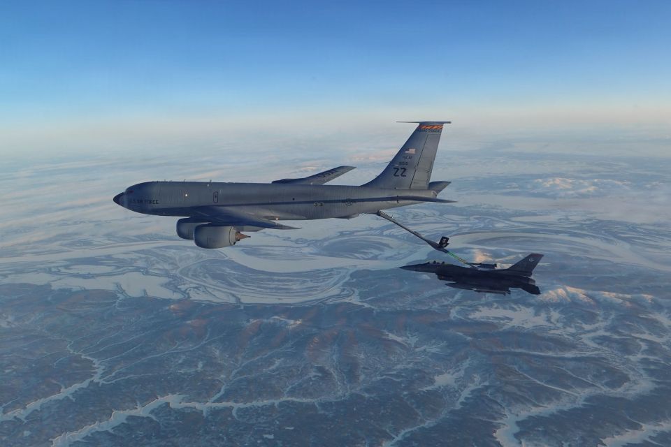 kc135 aeroskafos, amerikaniko, f16