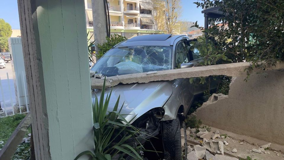 nafplio torxaio piloti polykatoikias