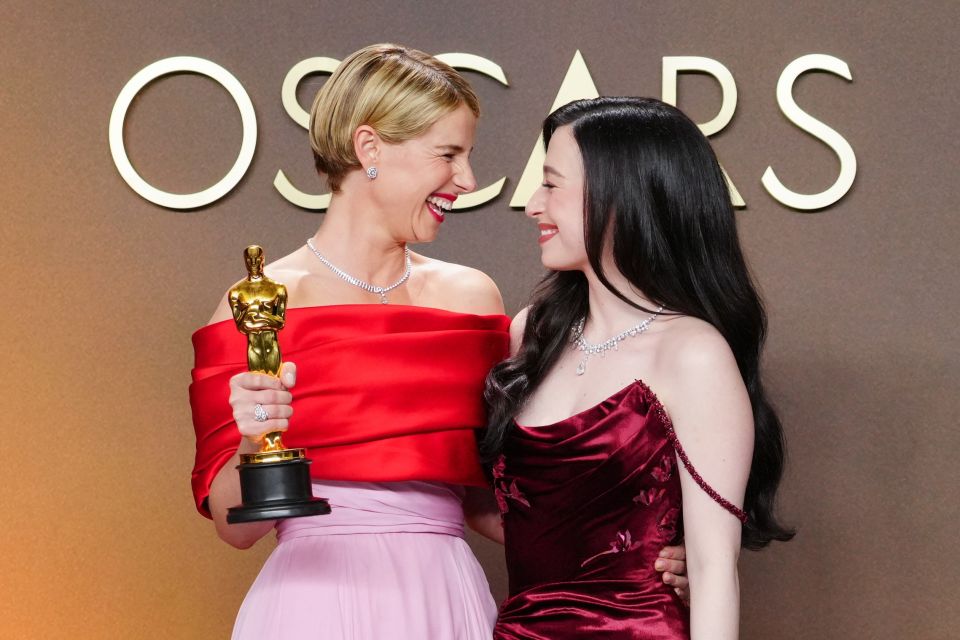 Jessie Buckley,Mikey Madison