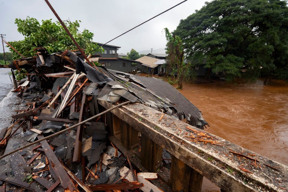 Hawaii havai plymmires floods