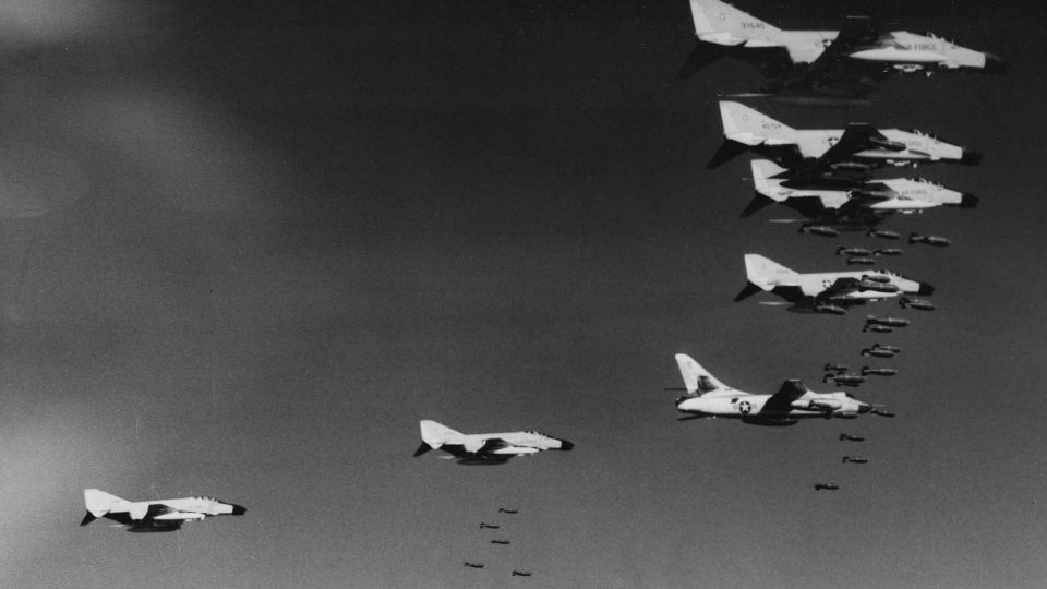 polemos vietnam bombardismoi ipa