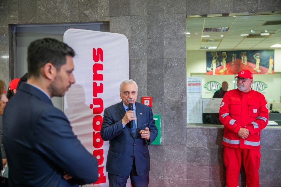 ees apinidotes syntagma