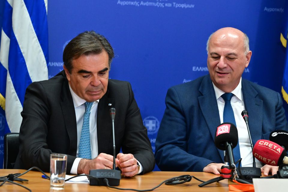 [386011] ΤΕΛΕΤΗ ΠΑΡΑΔΟΣΗΣ - ΠΑΡΑΛΑΒΗΣ ΣΤΟ ΥΠΟΥΡΓΕΙΟ ΑΓΡΟΤΙΚΗΣ ΑΝΑΠΤΥΞΗΣ ΚΑΙ ΤΡΟΦΙΜΩΝ (ΤΑΤΙΑΝΑ ΜΠΟΛΑΡΗ / EUROKINISSI)