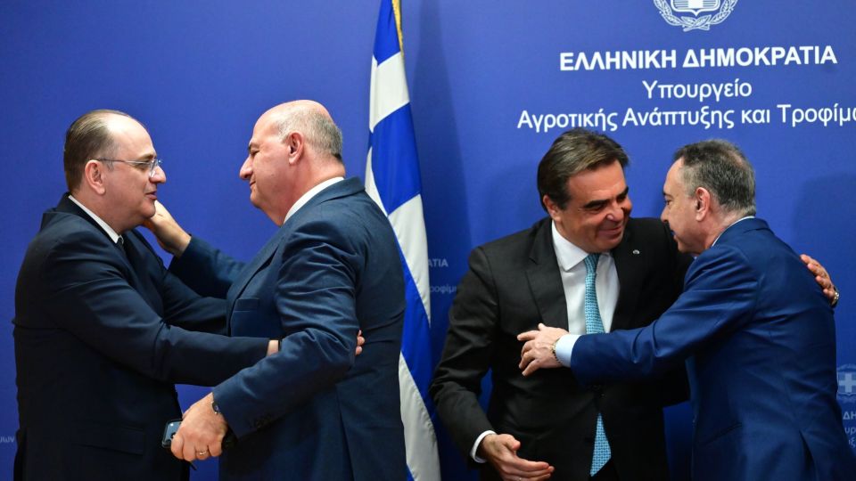 [386011] ΤΕΛΕΤΗ ΠΑΡΑΔΟΣΗΣ - ΠΑΡΑΛΑΒΗΣ ΣΤΟ ΥΠΟΥΡΓΕΙΟ ΑΓΡΟΤΙΚΗΣ ΑΝΑΠΤΥΞΗΣ ΚΑΙ ΤΡΟΦΙΜΩΝ (ΤΑΤΙΑΝΑ ΜΠΟΛΑΡΗ / EUROKINISSI)